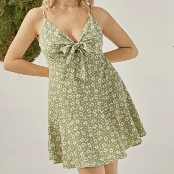 SHEIN Plus Tie Front Ruffle Hem Ditsy Floral Peekaboo Dress Size 4XL NWOT - Picture 1 of 6